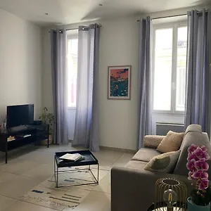 https://au-cur-de-marseille-superbe-appartement.fr-provencehotel.com
